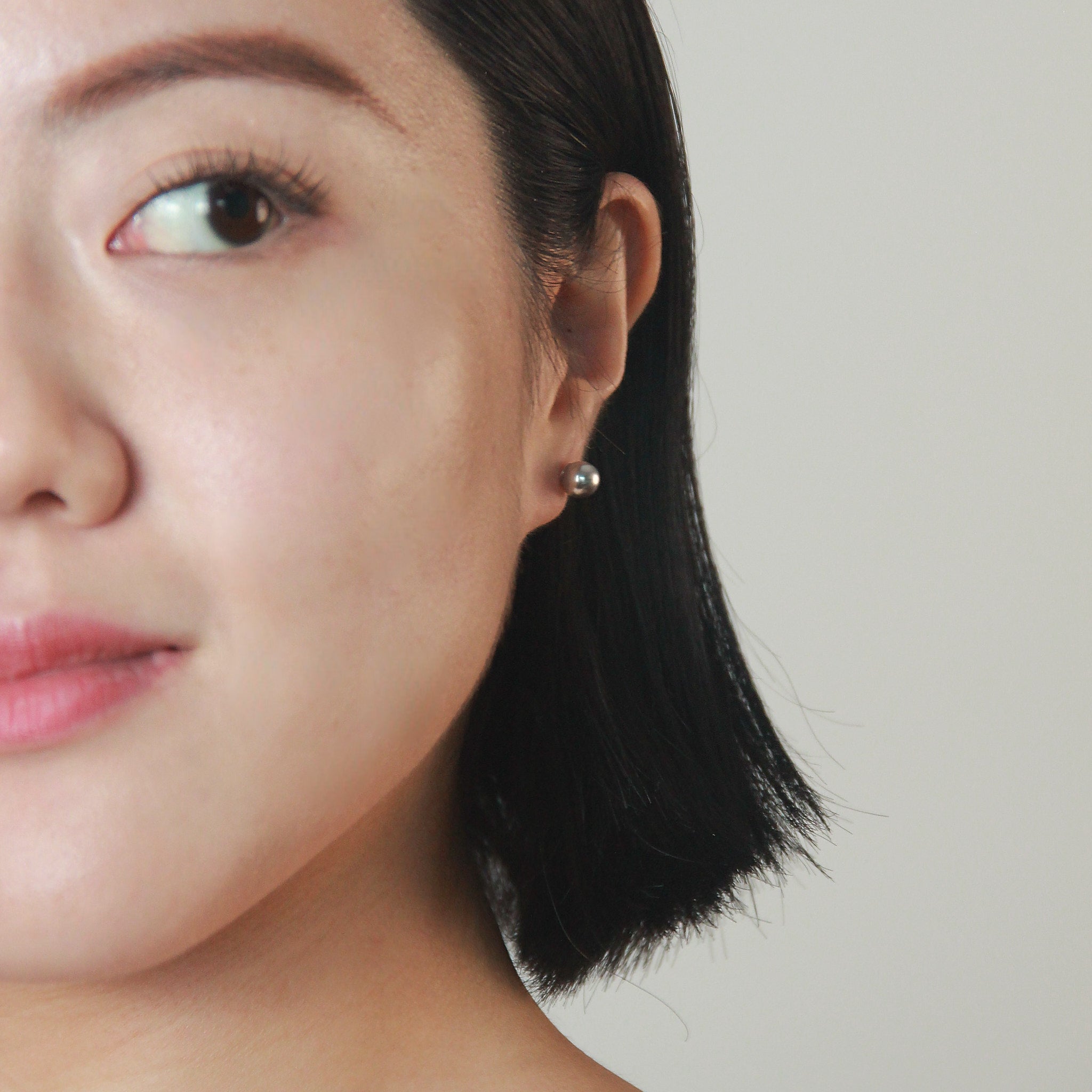Naomi Black Pearl Earrings